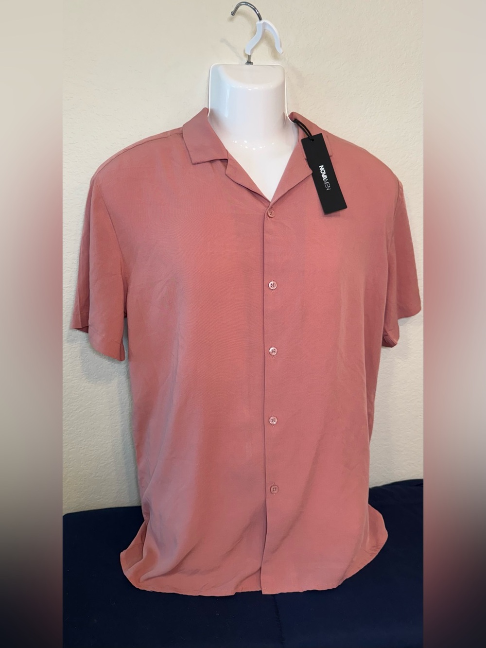 Fashion Nova Men (NOVAMEN)
casual short sleeve button-up shirt.